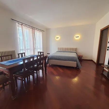 לינה וארוחת בוקר Casa Teodora